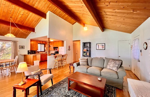 South Beach House | Serene 2-bedroom house with with short walk to beach in South Beach
