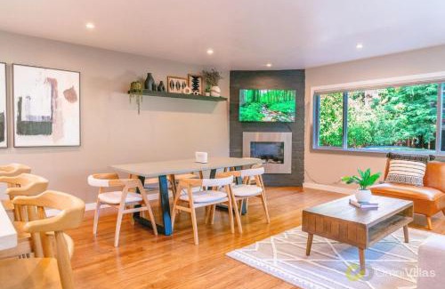 Northwood House | Serene 2BR Retreat Great Views Private Hot Tub