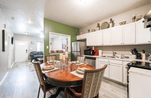 Northeast Houston Apartment | Serene 3 -Bedroom Home Rural