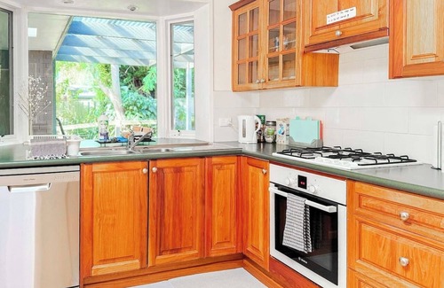 Frankston House | Serene 4B2B House Near Mornington w parking WIFI