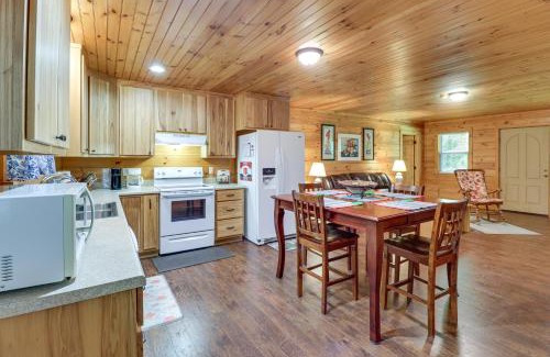 Fort Payne House | Serene and Secluded Alabama Cabin with Covered Deck!