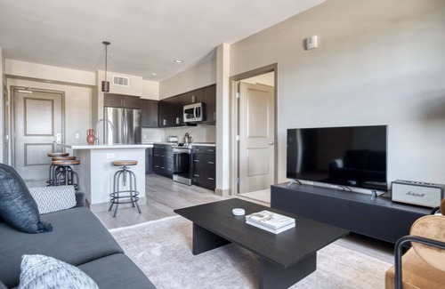 Burlingame Apartment | Serene Burlingame 2BR w/Roof, Gym & W/D, nr Caltrain, by Blueground