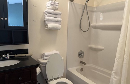 Waynesboro Hotel | Serene Cedar's Edge Room 1