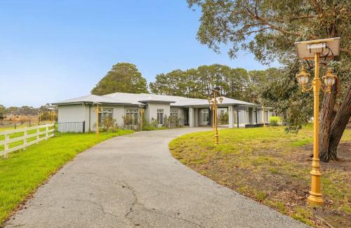 Hastings House | Serene Coastal Retreat in Hastings w pool
