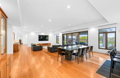 Hastings House | Serene Coastal Retreat in Hastings w pool