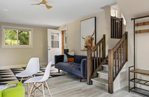 Collingwood House | Serene Cottage within 15 minutes of Skiing and Beach!