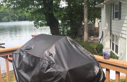 Southwick House | Serene & cozy lakefront getaway on Congamond's pristine North Pond