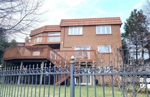 Bayview Woods - Steeles Apartment | Serene Don River Nature Retreat- 2BR suite, Private Patio, Free Breakfast & Parking