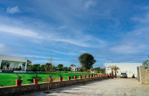 Jaipur District Villa | Serene environment with lush green garden. nPollution free environment