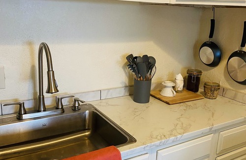 Arroyo Hondo House | Serene family friendly mountain retreat lower level townhome with mtn views
