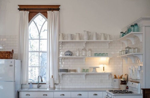 Goode House | Serene History-Soaked Retreat | VA Countryside