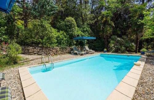 Les Salelles House | Serene Holiday Home in Les Salelles with Swimming Pool