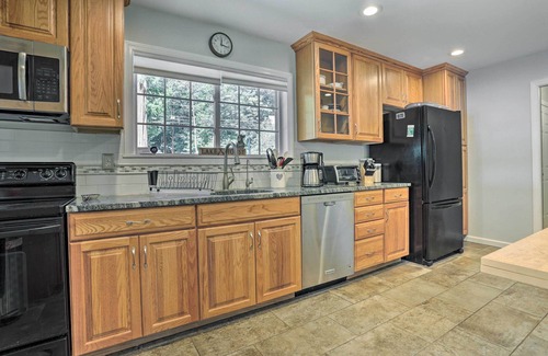 Hopatcong House | Serene Hopatcong Cottage w/50-Foot Dock!