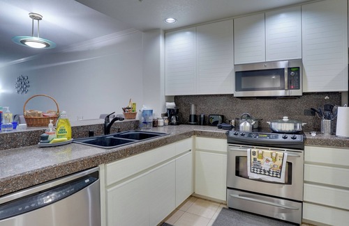 Airport Area Condo | Serene Irvine Retreat w/Heated Pool Access!
