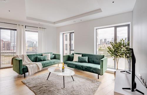 Docklands Apartment | Serene Island Haven - Spacious, Scenic & Well-Located