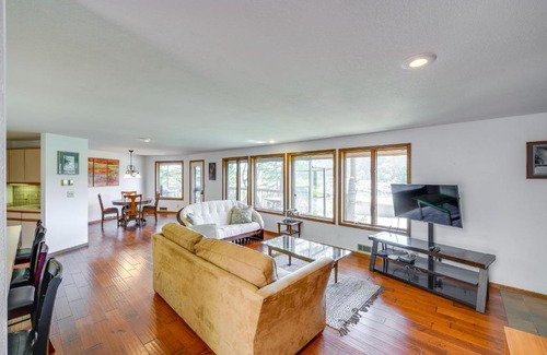 La Conner House | Serene La Conner Retreat with Fireplace and Deck!