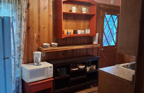Gordon Cottage | Serene lake front cabin set on bluff overlooking Palo Pinto lake.