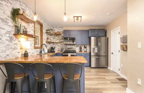Rowland House | Serene Lakeside Escape | Firepit Fireplace & Dock