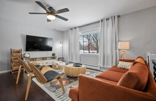 Laconia House | Serene Lakeside Retreat with Hot Tub Near Gunstock