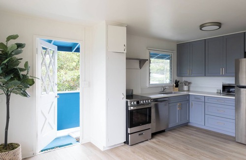 Lanikai House | Serene Lanikai House Near the Beach w/Outdoor BBQ & Close to Shopping Center