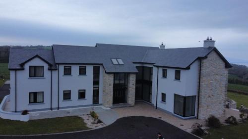 Letterkenny Cabin | Serene Luxurious Haven with Sea Views Letterkenny Rooms
