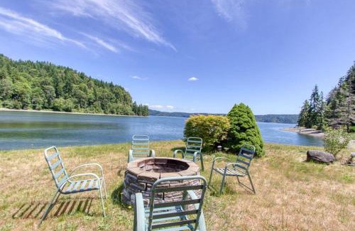 Lilliwaup House | Serene & Luxury Retreat, Waterfront, Hot tub, Clamming