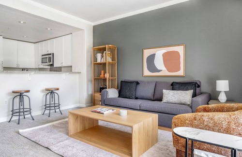 Central San Mateo Apartment | Serene Mountain View 1BR w/W/D, A/C & Lounge, nr Highways, by Blueground