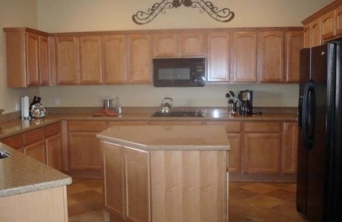 Verde Santa Fe House | SERENE OASIS 2 bed 2 bath. Clean, private & inviting. Backing onto 16th hole