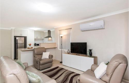Gosnells Villa | Serene Oasis - 3 Bedroom Getaway