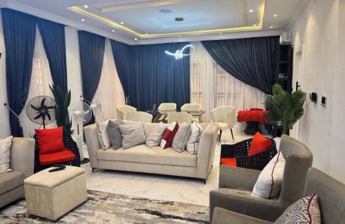 Lagos House | Serene Oasis in Lagos - Private Pool Relaxing Ambiance