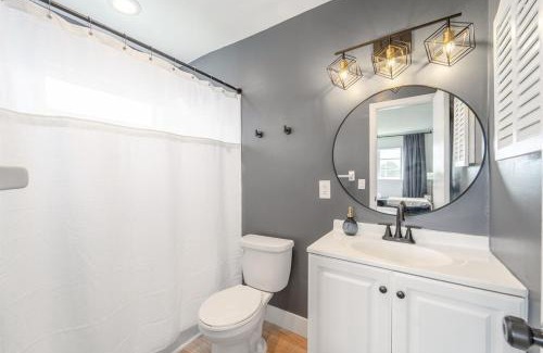 Survey Creek Apartment | Serene Oasis - Sleeps 11 - Palm Waves Stays