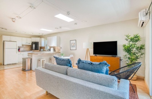 University South Apartment | Serene Palo Alto 2BR w/Patio, nr Shopping & Food, by Blueground