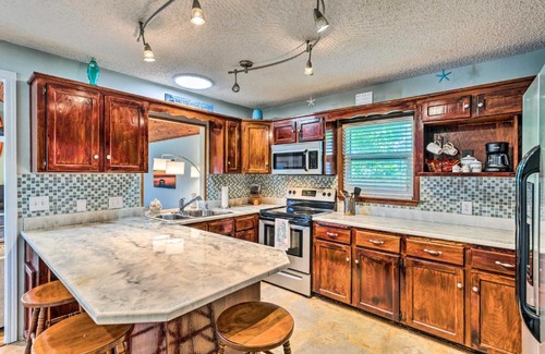 Holiday Harbor House | Serene Pensacola Vacation Rental with Gas Grill