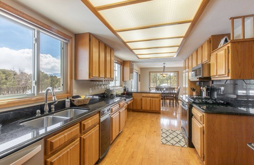 Loghill Village House | Serene Ranch Home-On Log Hill Mesa-Mountain Views & A/C