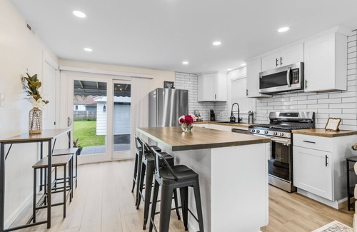 Cheektowaga House | Serene, Renovated 2BR near Airport w/Yard
