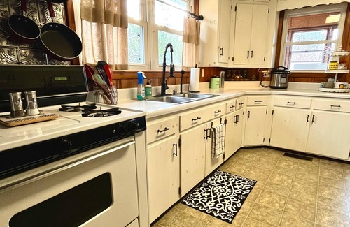 Millerville House | Serene Retreat near Cheaha State Park ~ Mountain Views ~ Pet-Friendly
