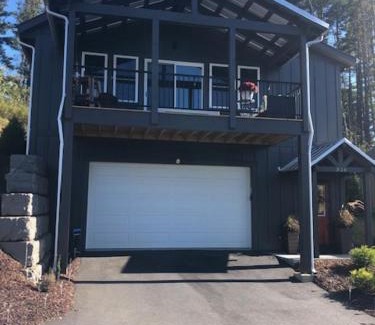 Boone Villa | Serene Rustic Farmhouse Mountain Cottage (Sleeps 4)