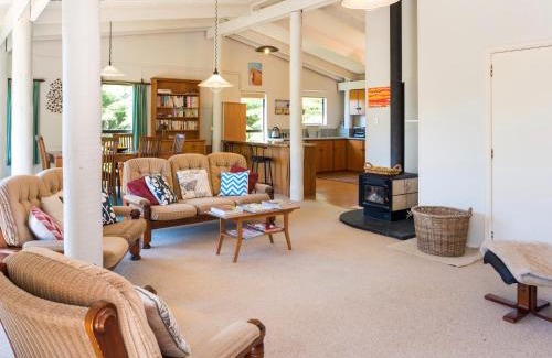 Anakiwa House | Serene Sounds - Anakiwa Holiday Home