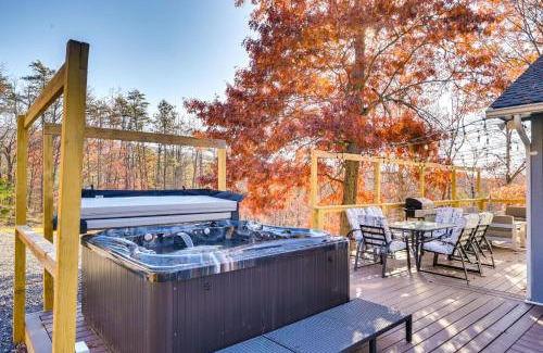 Points House | Serene Springfield Retreat on 6 Acres with Hot Tub!