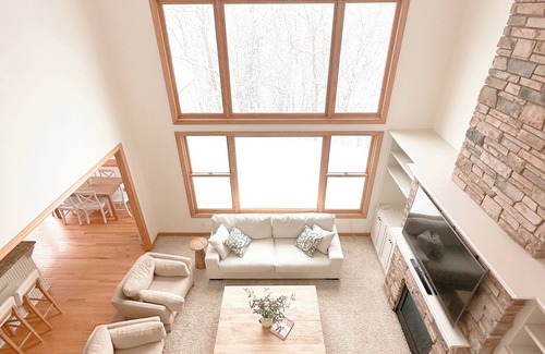 Hugo House | Serene Suburban Retreat with Hot Tub next to the Super Rink, 3M Open and USA Cup