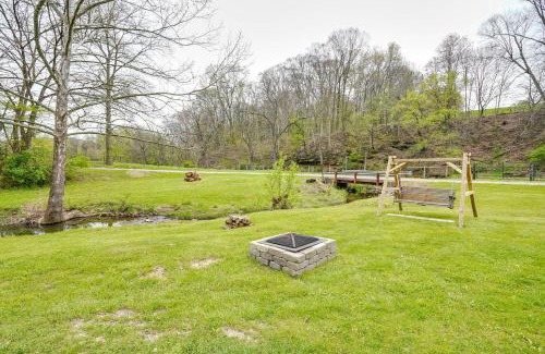 Zanesville Apartment | Serene Zanesville Getaway Hot Tub, 2 Decks!