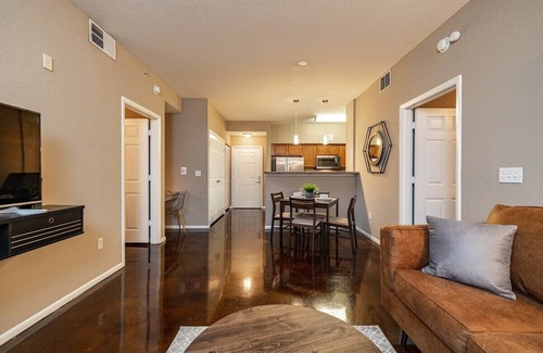 Channel District Apartment | 😌 Serenity in Channelside + DBL Master 2/2 MidRise