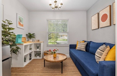 Alachua House | Serenity Terrace🕊️ King Bed | Lounge | Coffee Bar
