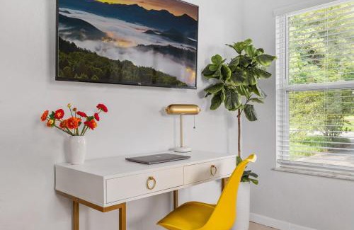 Alachua House | Serenity Terrace KING bed w Lounge & Coffee Bar