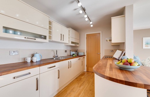 Praa Sands Apartment | Serenity - Two Bedroom Apartment, Sleeps 4