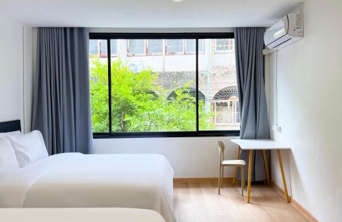 Thanon Phetchaburi Villa | Serenova Hotel Siam Paragon, Bangkok