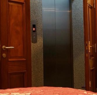 Hoan Kiem House | Serviced Apartment next to the Hanoi Opera House Căn hộ đầy đủ tiện nghi có thang máy ngay gần Nhà Hát Lớn