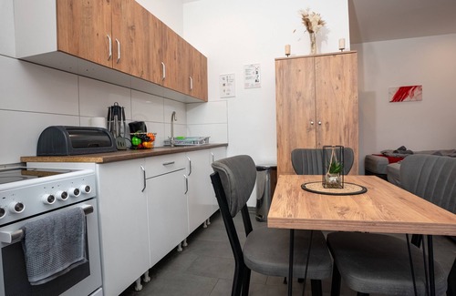 Hochlarmark Apartment | Serviceroom24 - Apartment 3 in Recklinghausen High WLAN - TV - 24-7 check-in