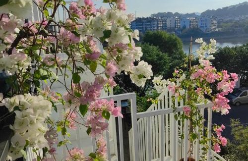 Huangshan House | Seven Love Letters Zen Tea and Flower Bed and Breakfast