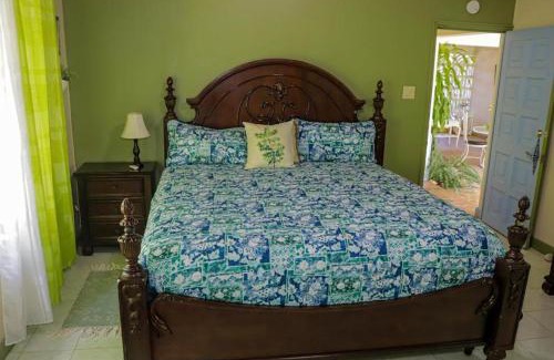 Runaway Bay House | Seven Palms Villa